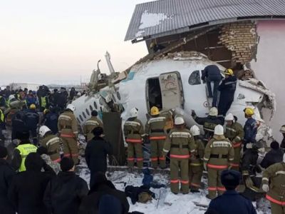 Крушение самолета Fokker-100 авиакомпании Bek Air в Казахстане. Фото: МЧС Казахстана / AP / Scanpix / LETA