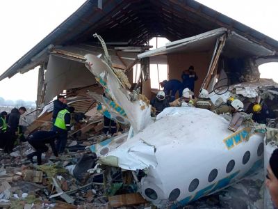 Крушение самолета Fokker-100 авиакомпании Bek Air в Казахстане. Фото: AP